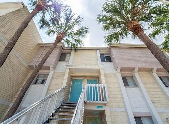 3rd image of 8017 Palmera Pointe Cir Unit 201