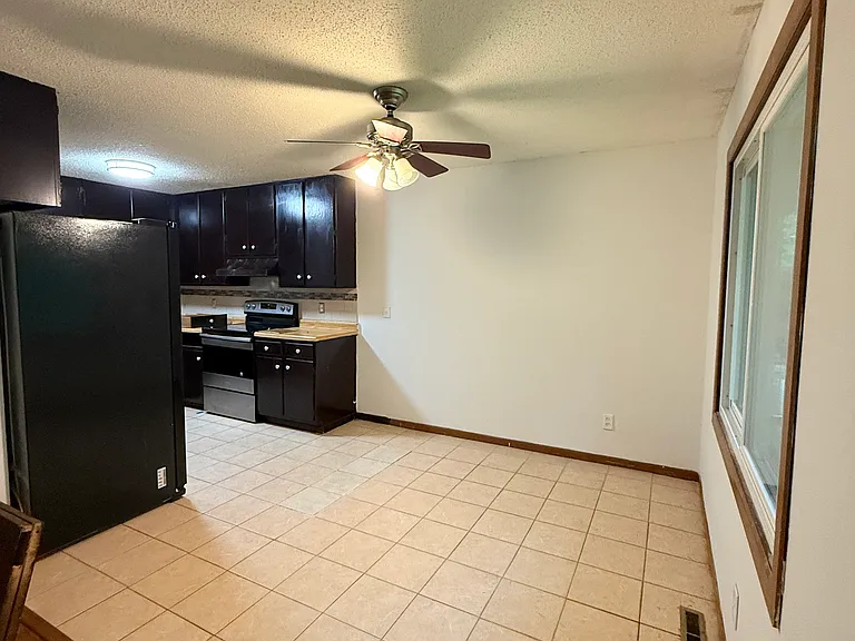 413 Butler Ave E — Photo 10