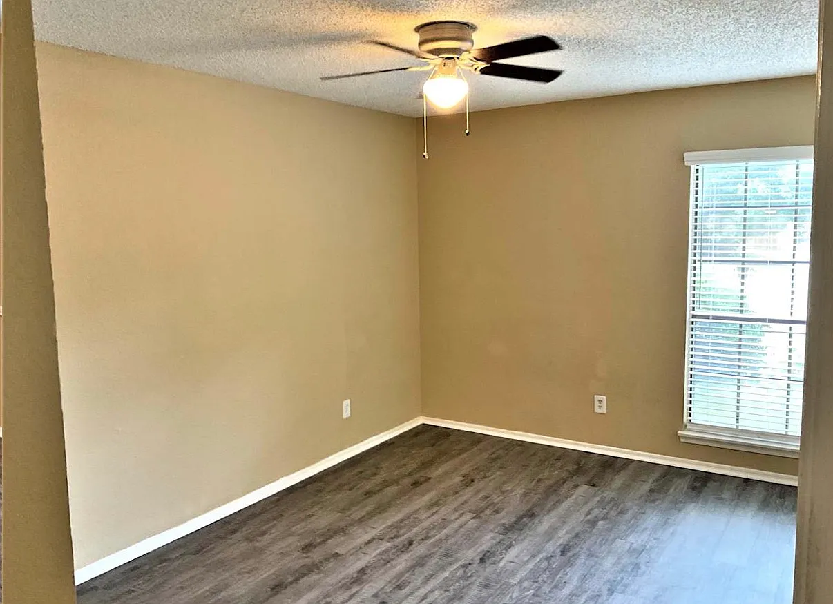 3 bed, 1942 sqft, $1,760 — Photo 2