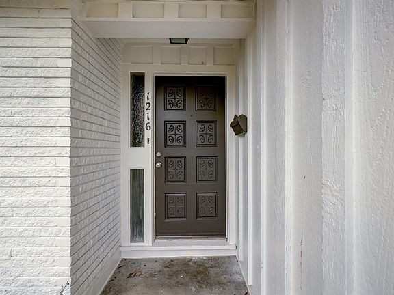 4th image of 1216 18th Ave N