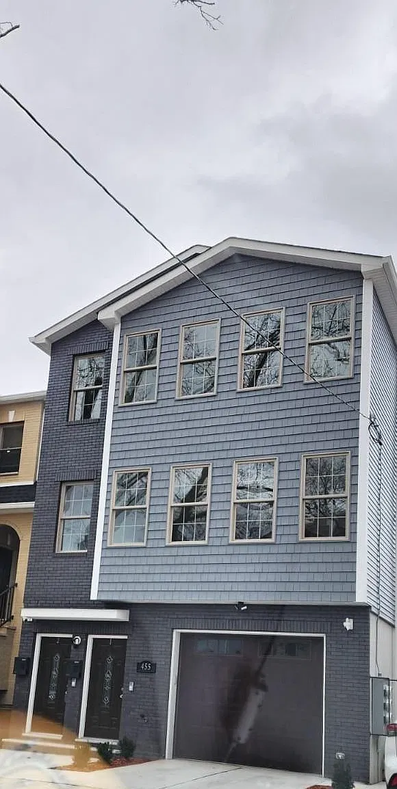 4 bed, 1900 sqft, $4,200 — Photo 1