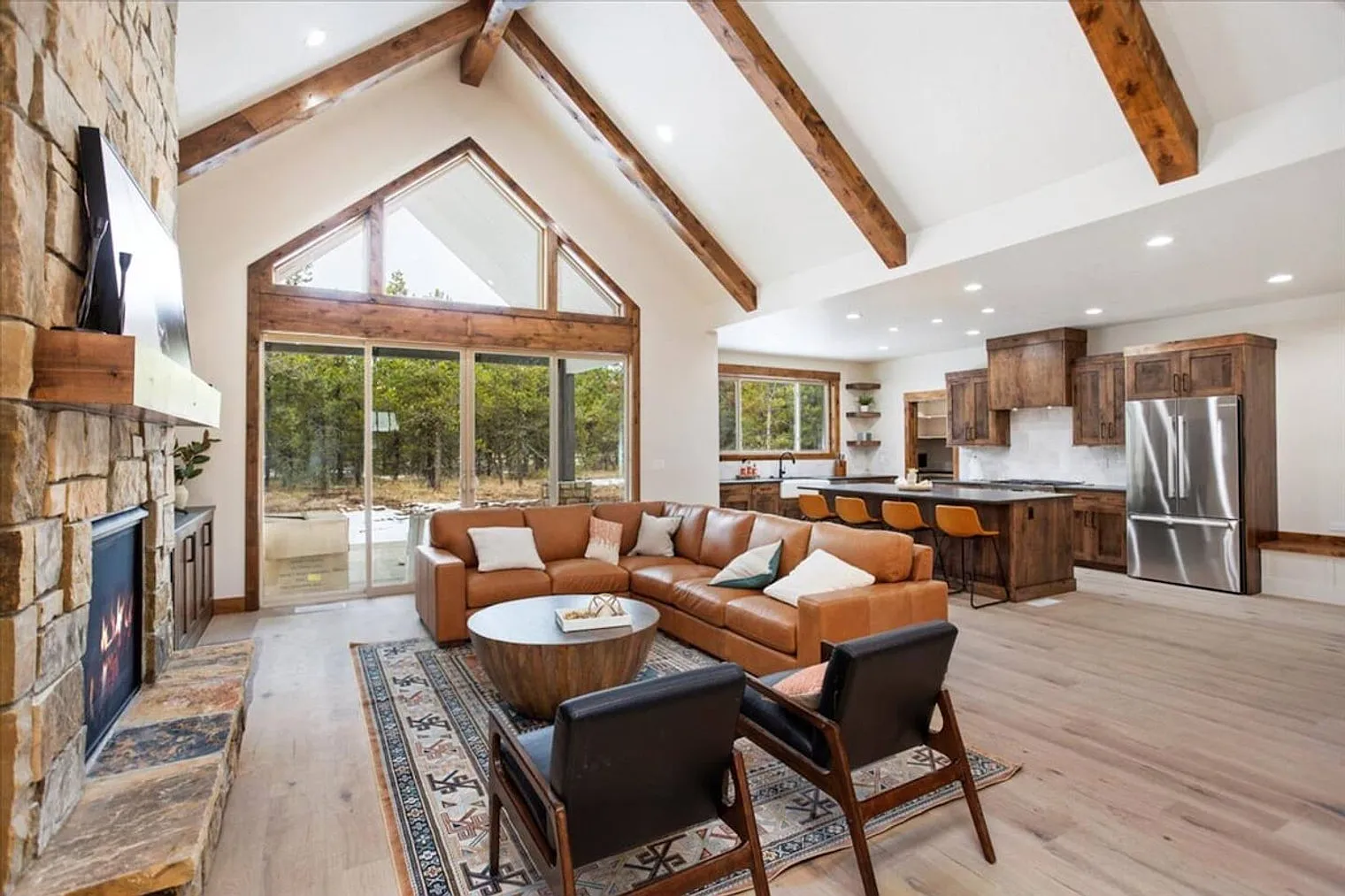 4 bed, 3.0 bath, 742 sqft, $8,367 — Photo 4