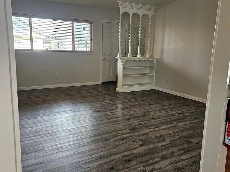 3513 Sierra Vista Dr — Photo 4