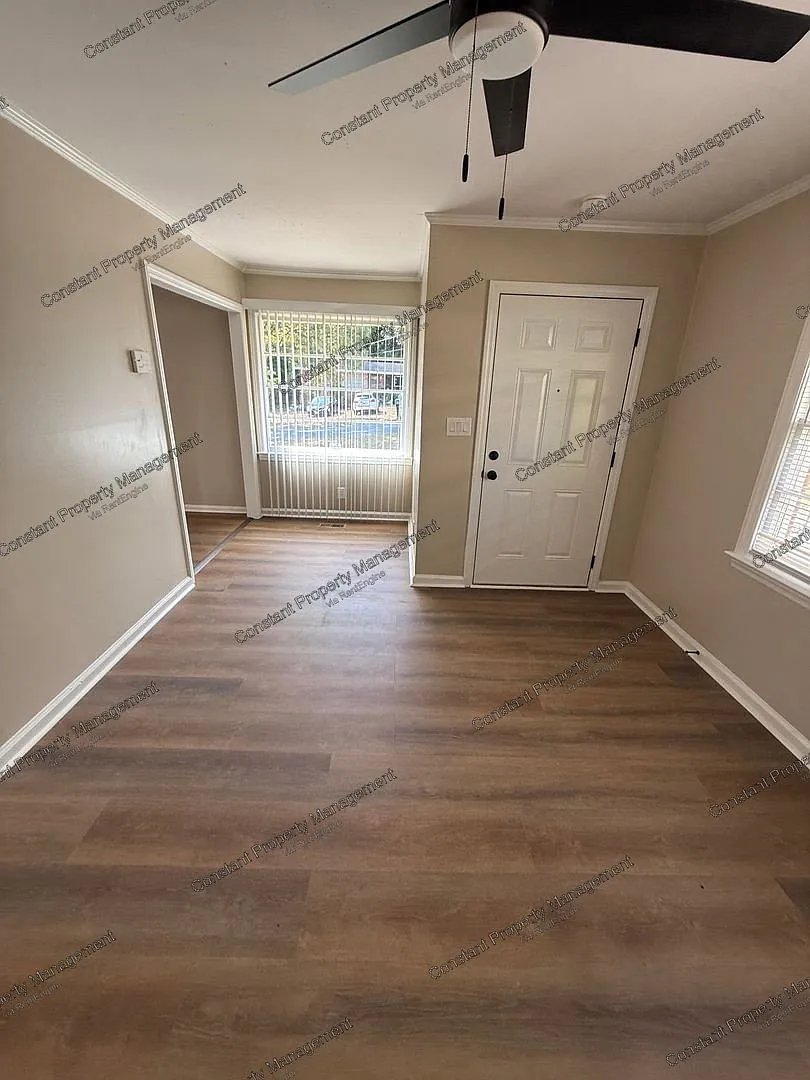 3 bed, 1.0 bath, 950 sqft, $1,250 — Photo 2