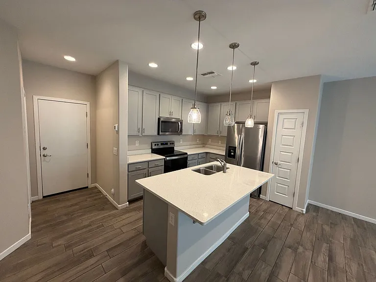 6106 S Roosevelt St — Photo 2