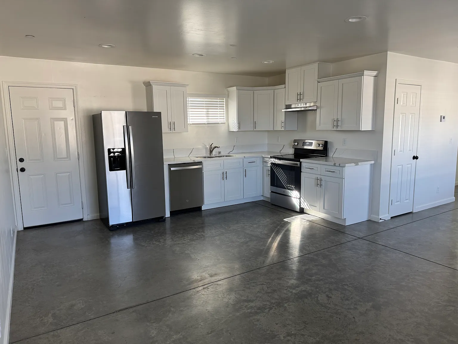 2 bed, 820 sqft, $1,300 — Photo 3