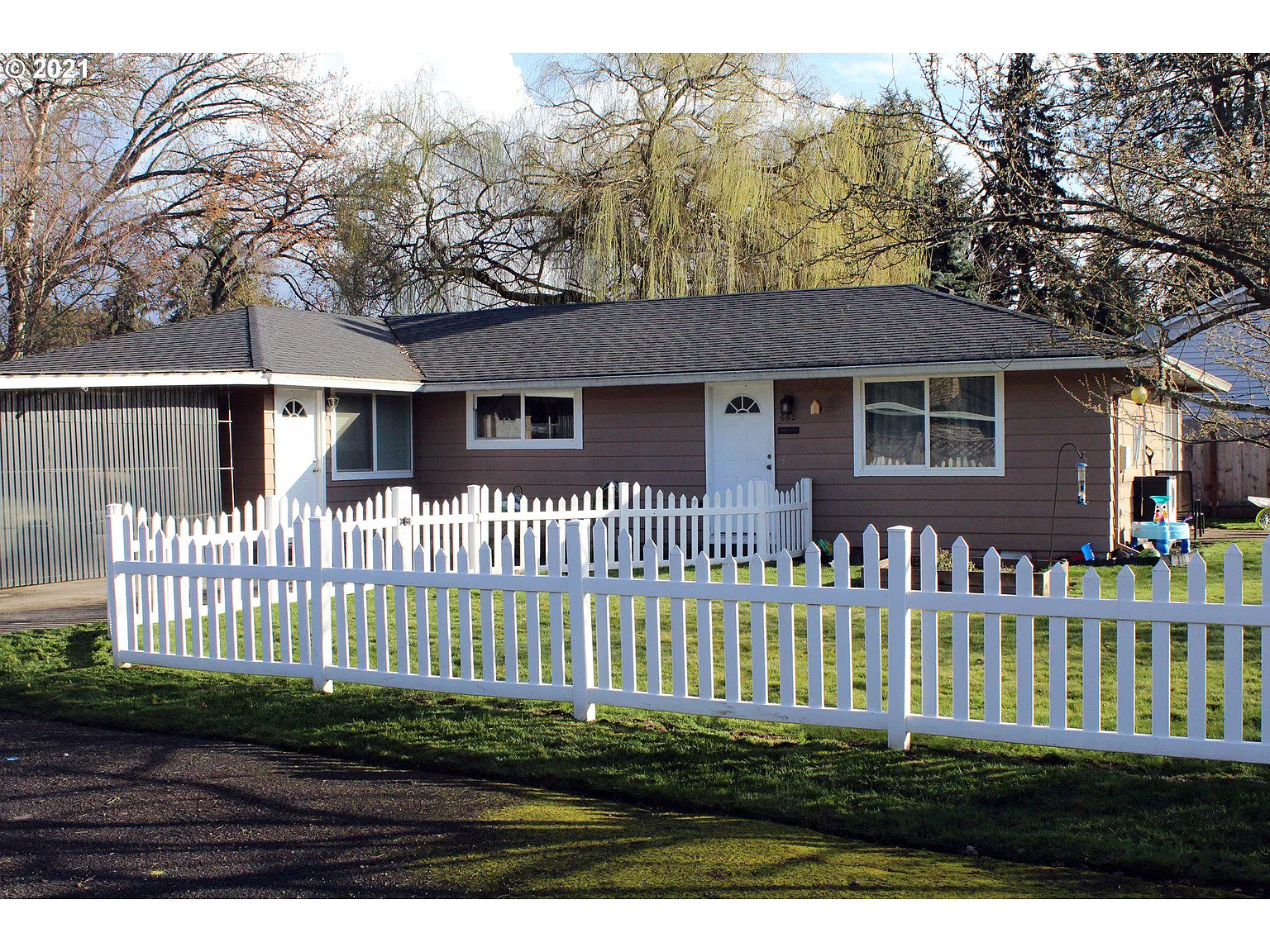 662 NW Connell Ave photo 1