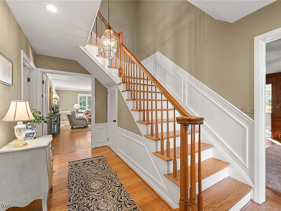 3rd image of 391 Tanglewood Ln