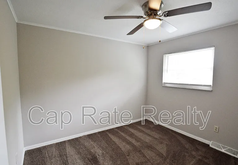 1226 Parkview Dr — Photo 10