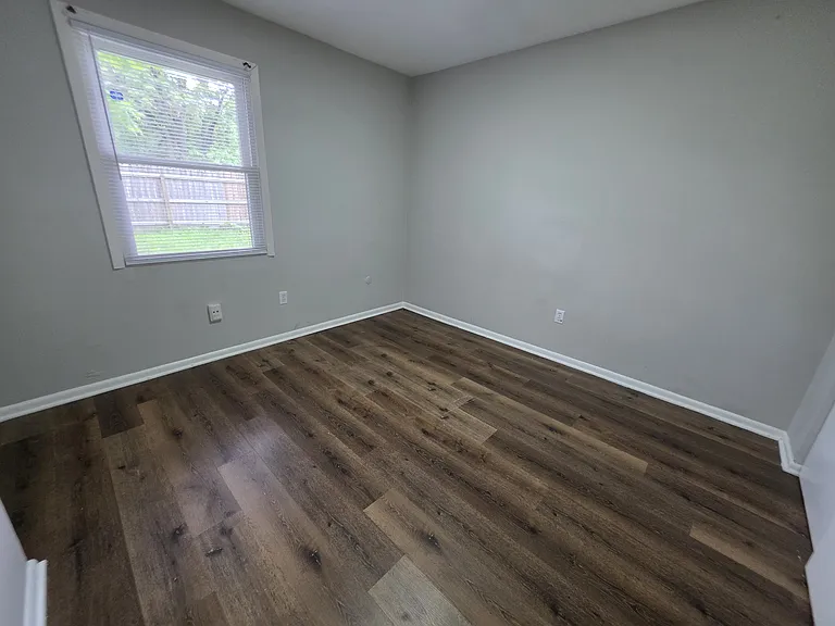 2404 Velma Ave — Photo 16