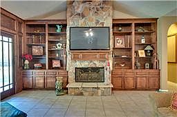 Living, fire place