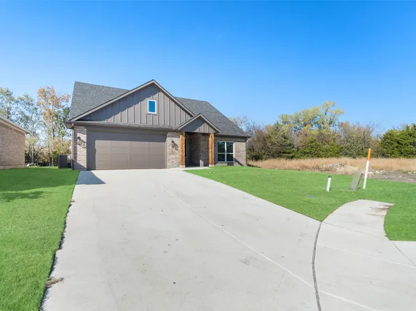 304 Kelcey Ct, Trenton, TX 75490