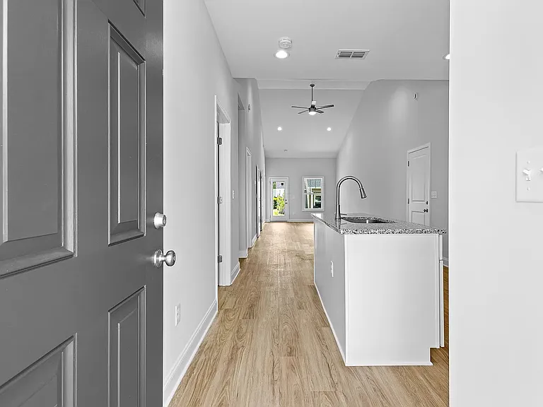 234 Lenox Cir — Photo 15