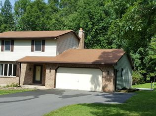 30 Glenview Ave, Dallas, PA 18612