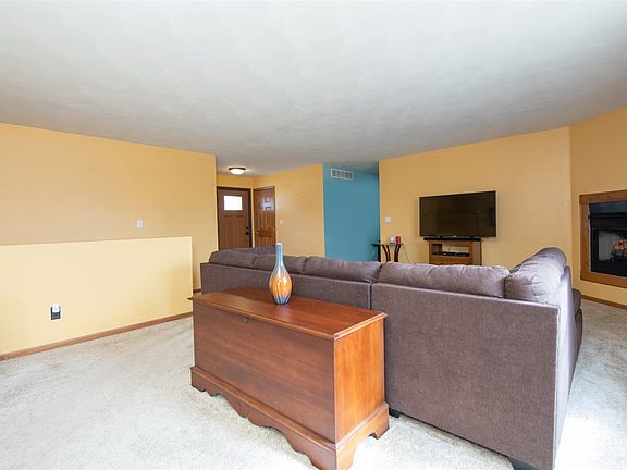 5th image of 622 Winfield Dr