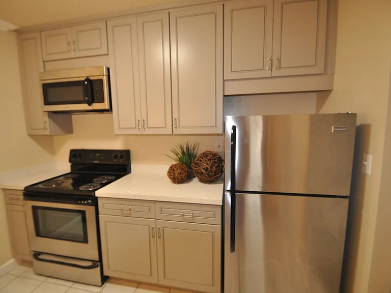 Oak Park Manor — Photo 42