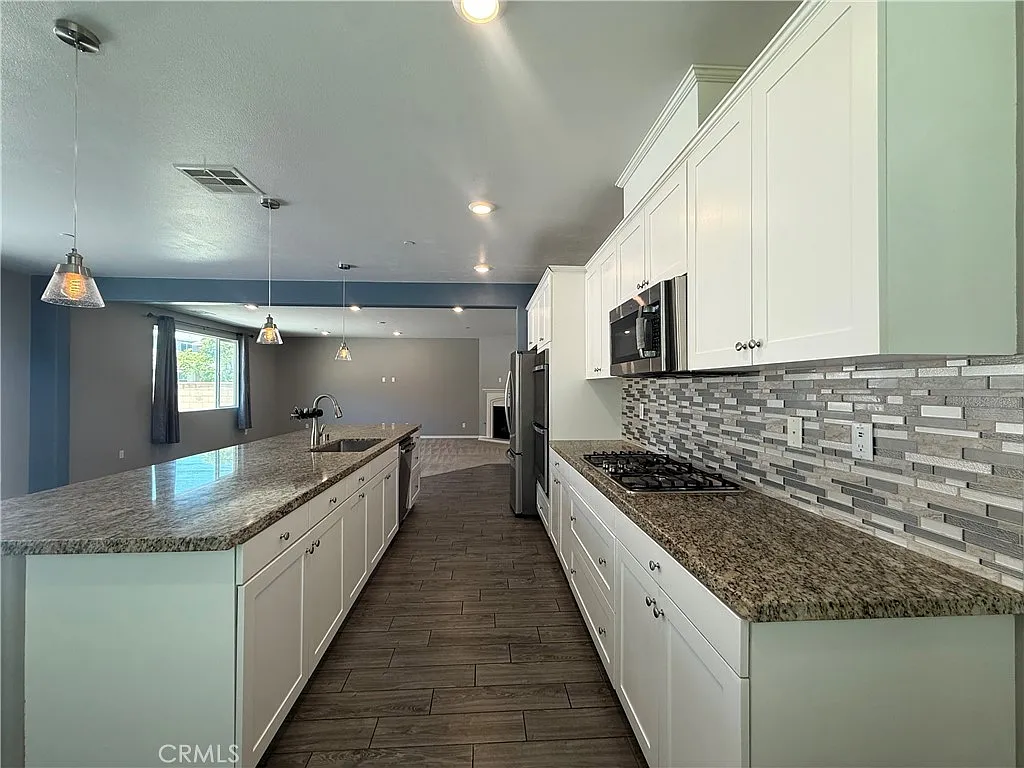 5 bed, 2804 sqft, $4,200 — Photo 4