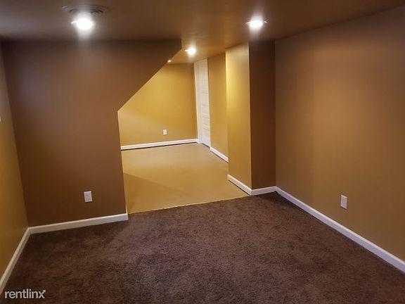 5th image of 3220 Jeter Ave