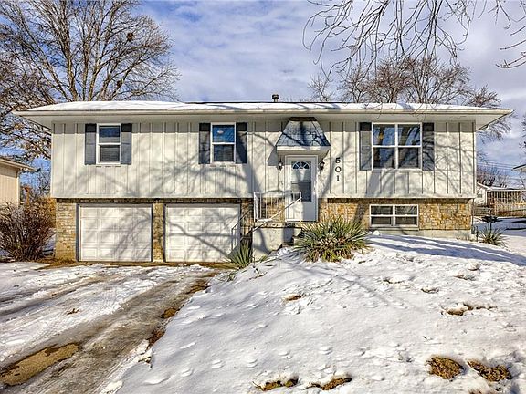2nd image of 501 NE Summit Dr