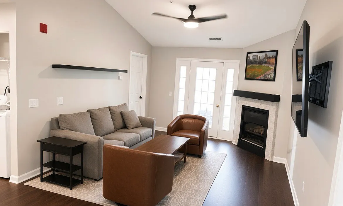 3 bed, 1128 sqft, $2,500 — Photo 2