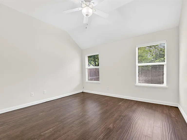 2153 Colby Ln — Photo 27