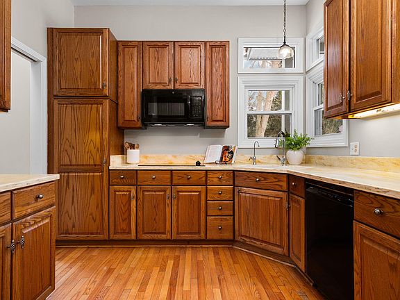 4th image of 5971 Creekview Ct