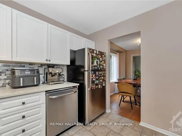 17 Ravenscroft Ct, Ottawa, ON K2S 1R3
