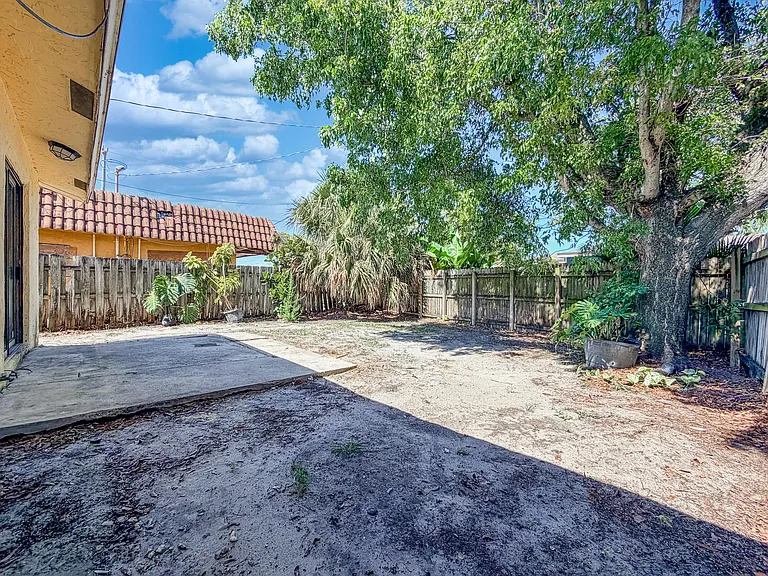 3148 N Dixie Hwy — Photo 16