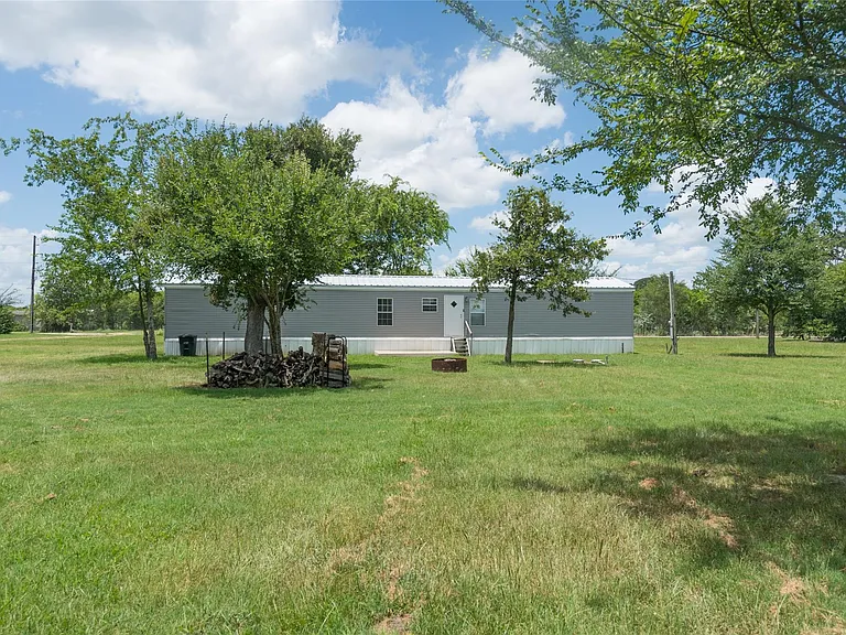 2592 County Road 152 — Photo 35