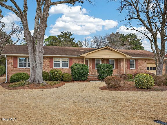 3rd image of 3933 Sweetbriar Road