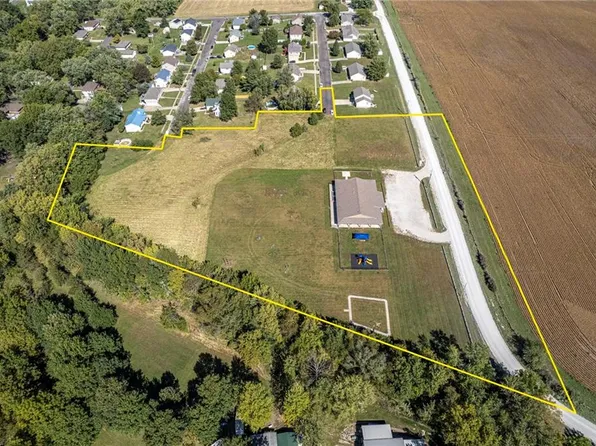 3536 NW Gower Rd, Gower, MO 64454