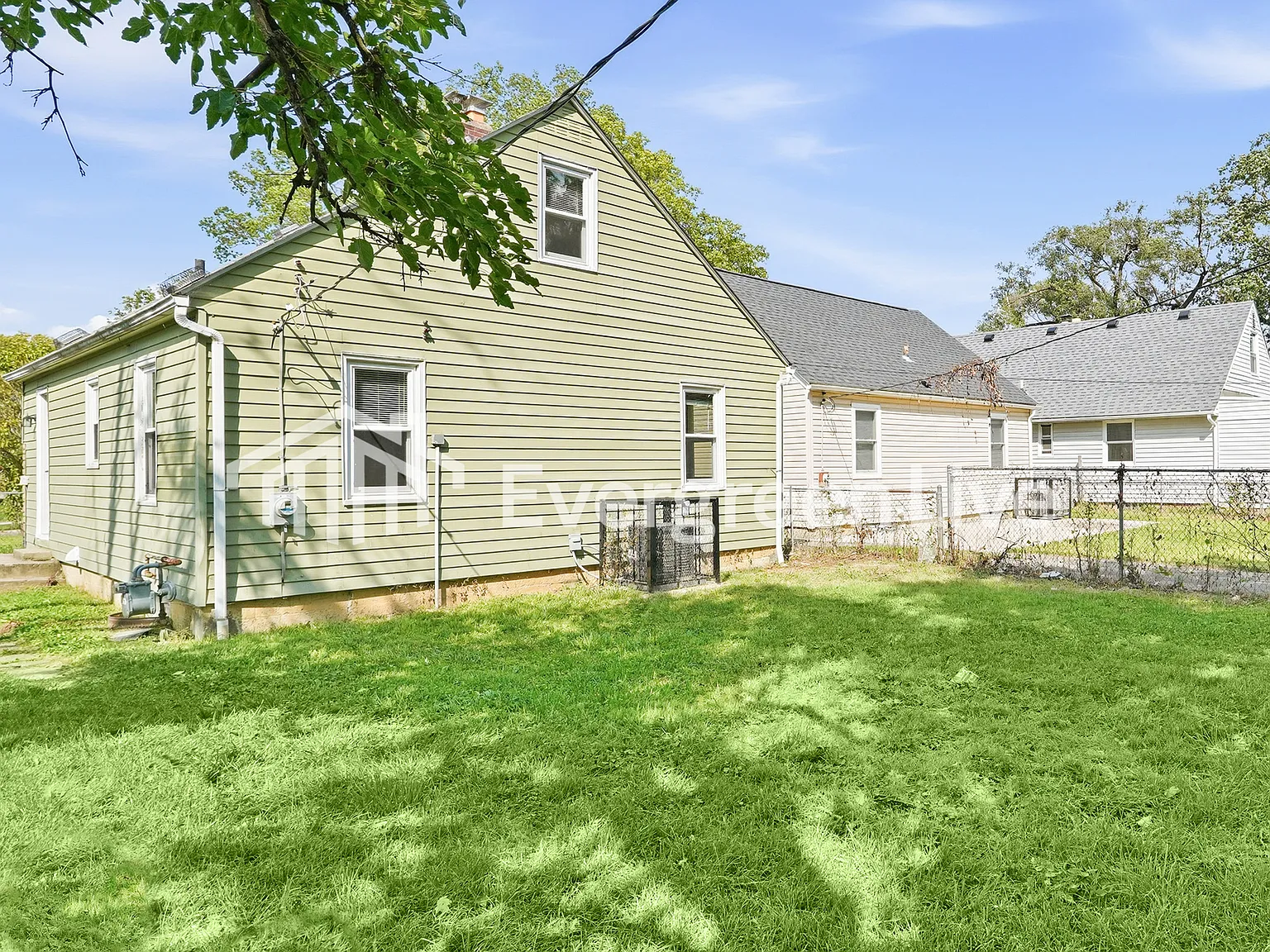 3 bed, 1.0 bath, 979 sqft, $1,395 — Photo 4