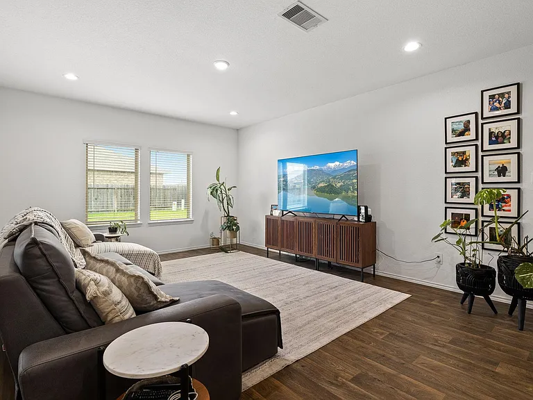5326 Shady Olive St — Photo 8