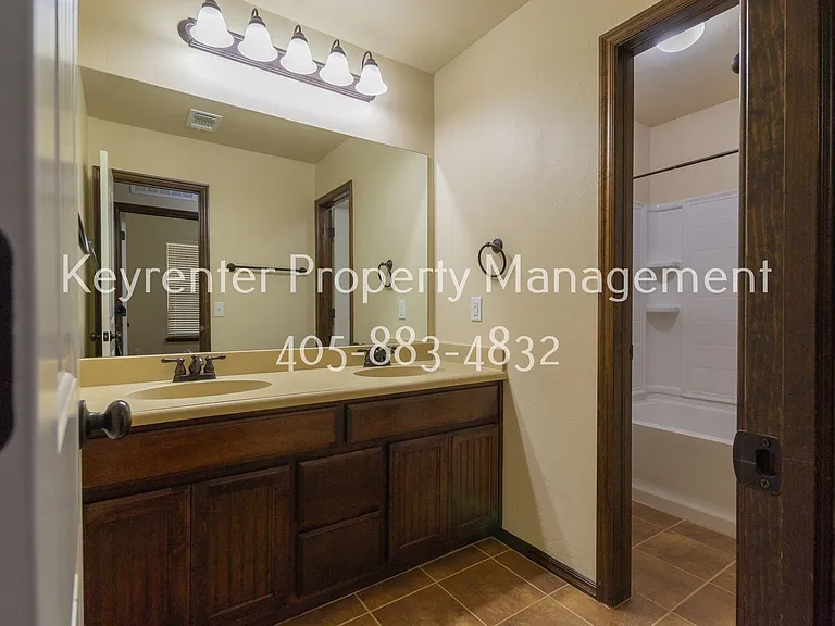 2405 SW 138th St — Photo 19