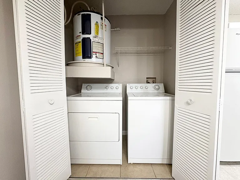 380 Lakepointe Dr #204 — Photo 12