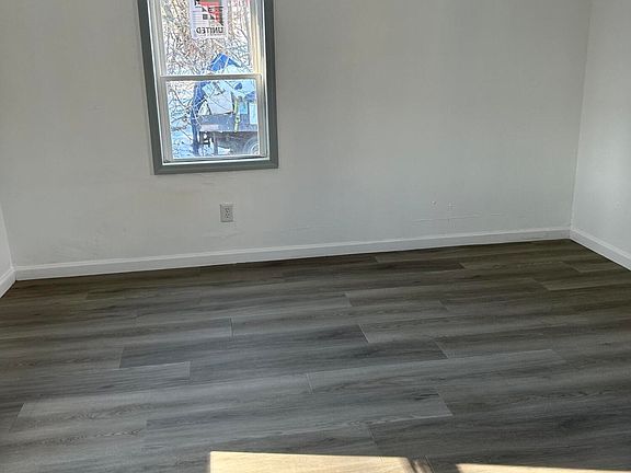 4th image of 32 Middleburg Rd