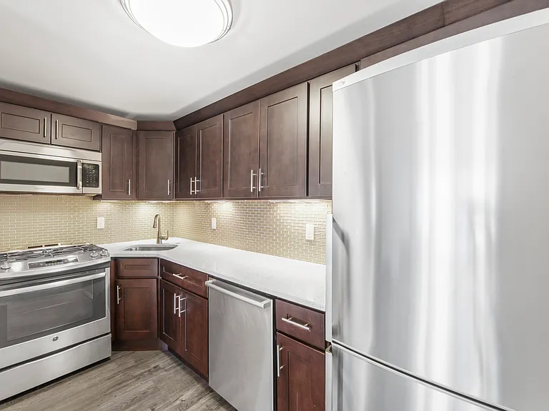 354 E 91st St #802 — Photo 8