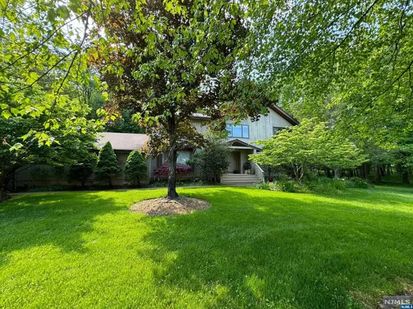 125 Dyer Ct, Norwood, NJ 07648