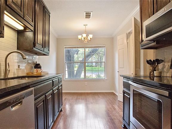 2nd image of 3859 Williamsburg Cir