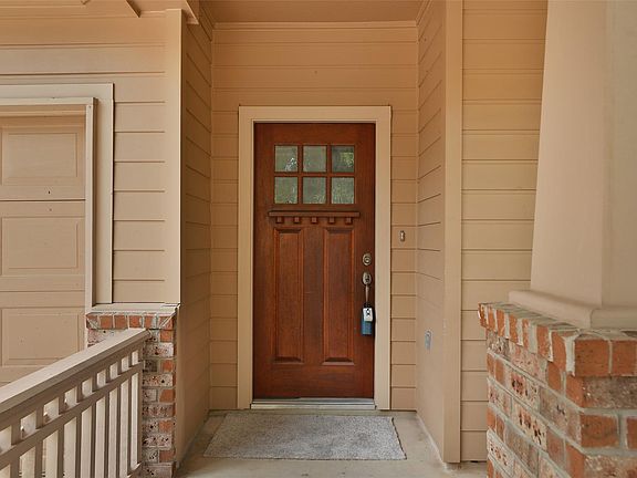 3rd image of 95 Douvaine Ct