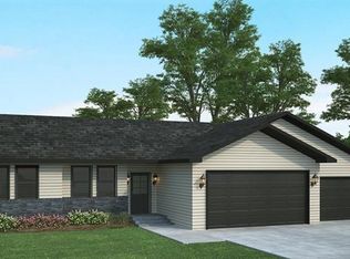 528 E Maple Beach Rd, Edgerton, WI 53534