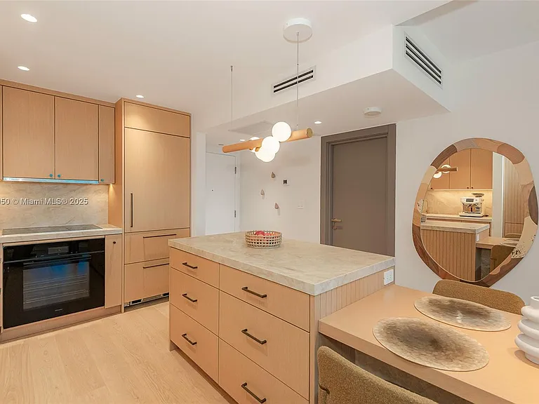 2301 Collins Ave #1527 — Photo 23