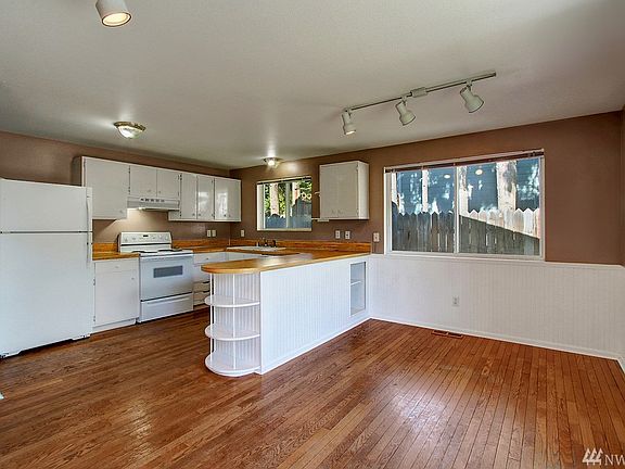 2nd image of 6202 99th Pl NE