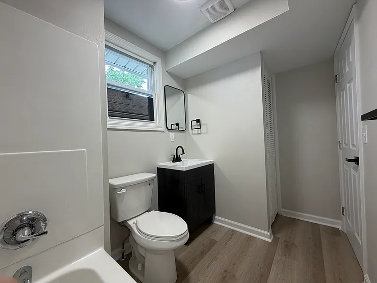 2537 Broadway St — Photo 6