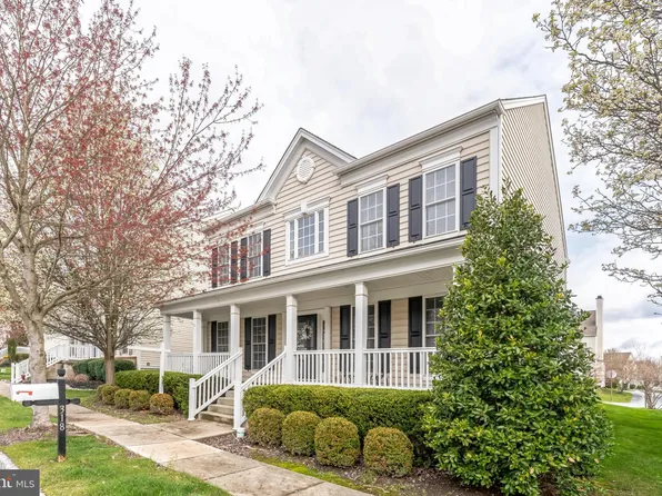 318 Elmhurst Dr, Chester Springs, PA 19425