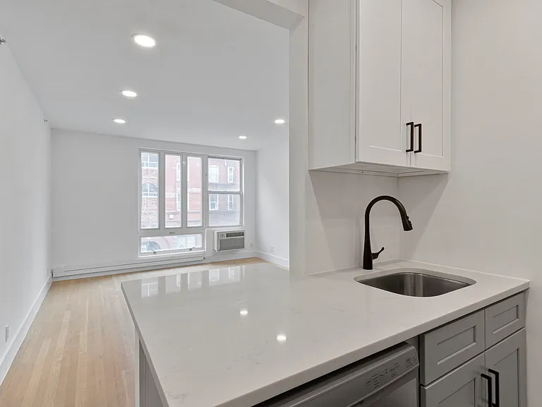 149 Franklin St #2F — Photo 1