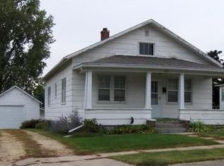 208 Polk St SE, Cascade, IA 52033