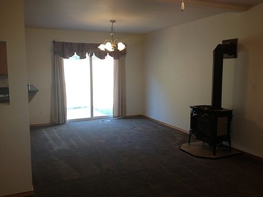 4th image of 1690 NW Camellia Loop