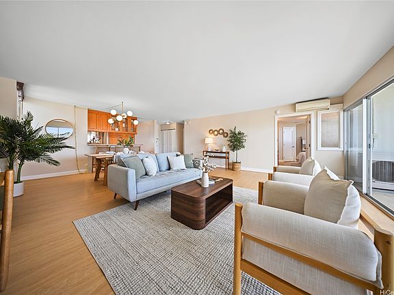 4th image of 927 Prospect St APT 1601