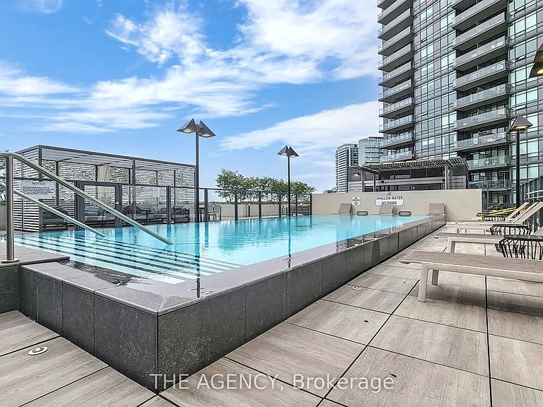 10 Park Lawn Rd #LPH09 — Photo 29